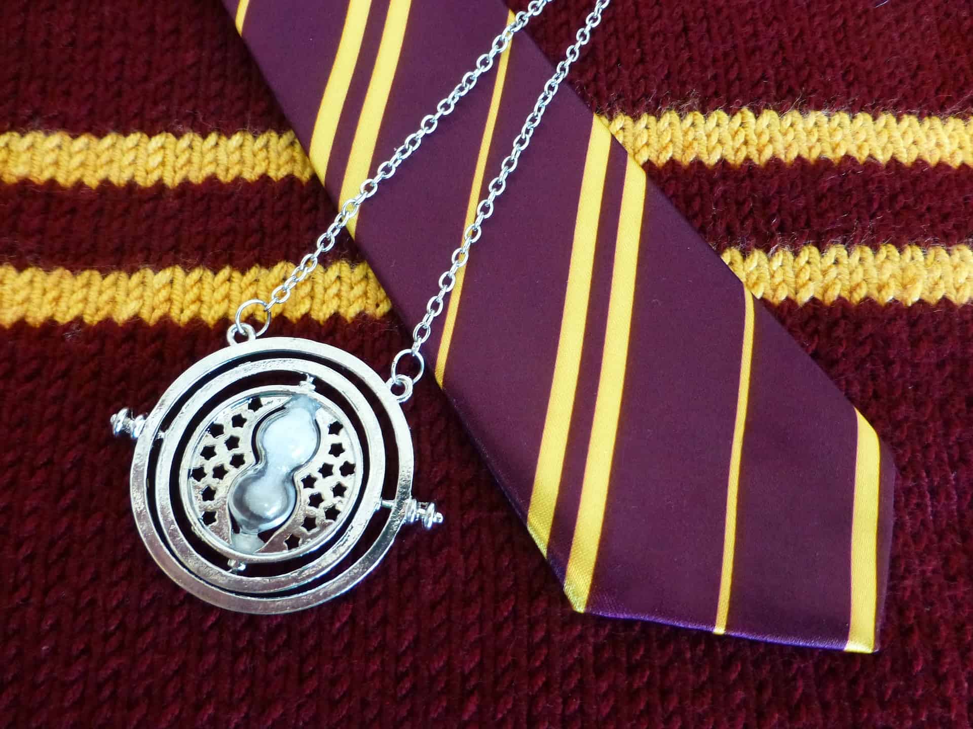 Harry Potter tie and jewelry
